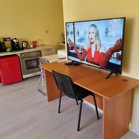 Peaceful In The Center, Close To Subway, Medical Apartament