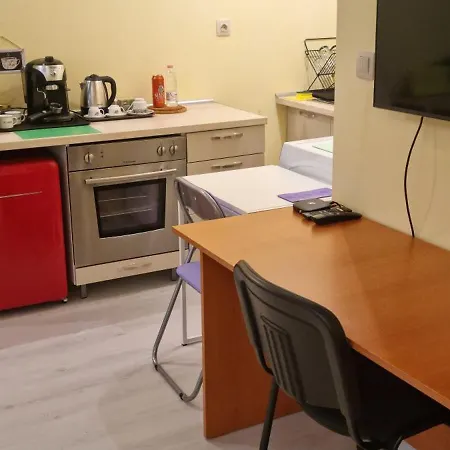 Peaceful In The Center, Close To Subway, Medical Apartament *